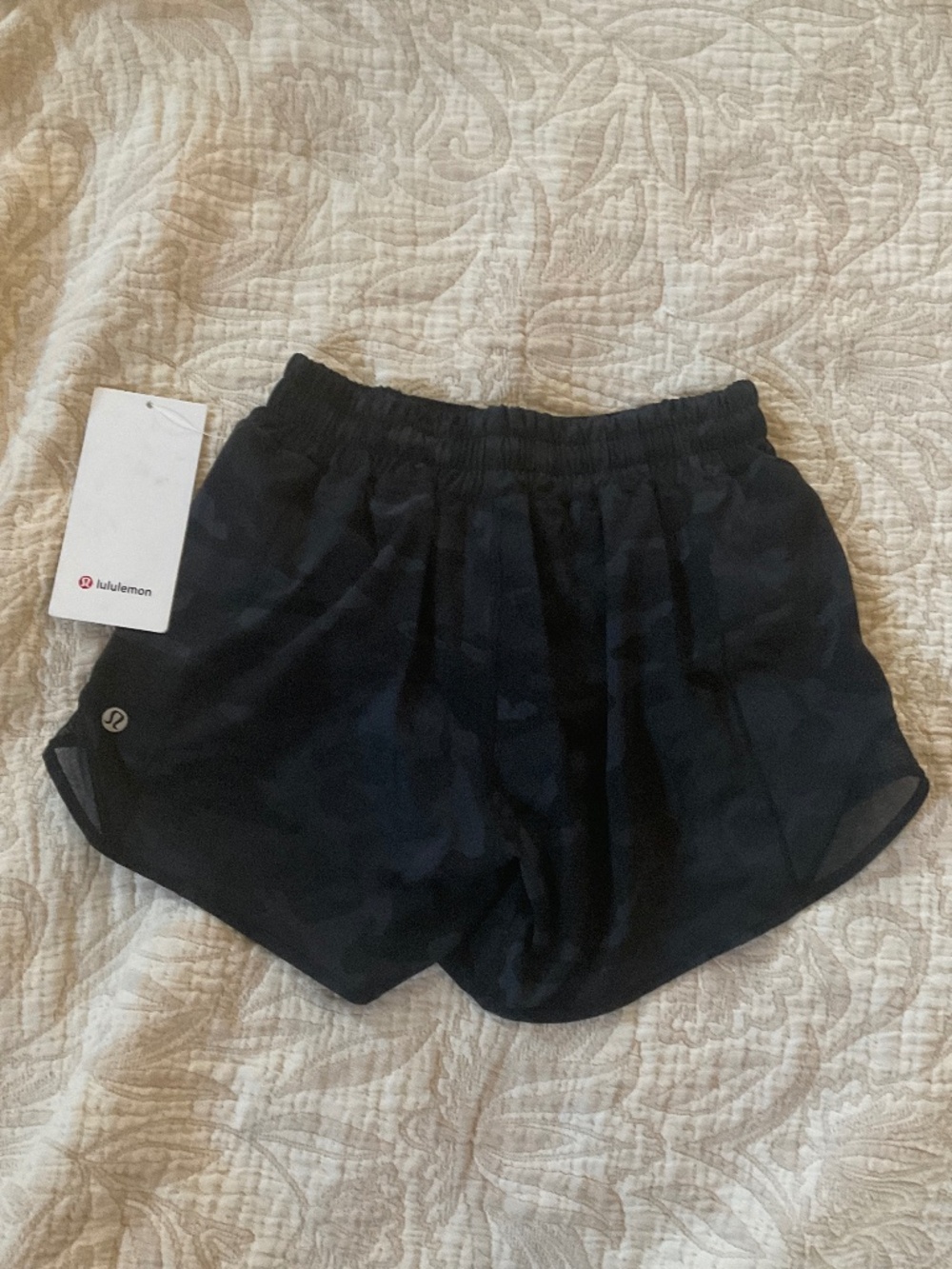 Lululemon low rise hotty hot short 4” inseam new with tags Sz 4 black camo